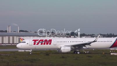 TAM-A321