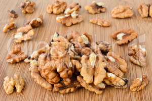 Shelled walnuts