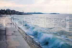 Blue wave at Saint-Malo