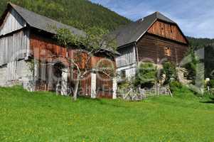 Gehöft am Berghang, Österreich