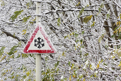 Verkehrsschild Achtung Schneefall