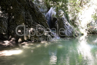 Wasserfall in der Schlucht zwischen Labin und Razac