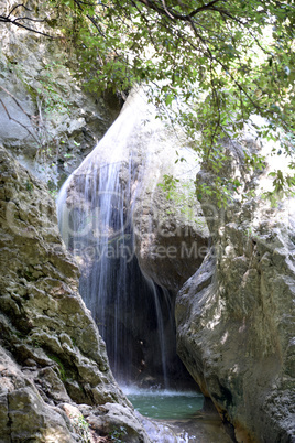 Wasserfall in der Schlucht zwischen Labin und Razac