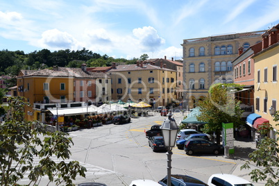 Marktplatz in Labin, Kroatien