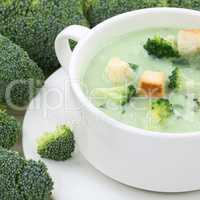 Brokkolisuppe Brokkoli Suppe in Suppentasse Nahaufnahme gesunde