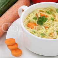 Nudelsuppe Suppe Brühe Nahaufnahme gesunde Ernährung