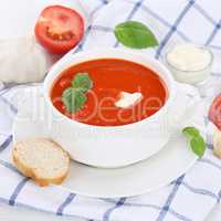 Tomatensuppe Tomaten Suppe in Suppentasse gesunde Ernährung