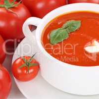 Tomatensuppe Tomatencremesuppe Tomaten Suppe in Suppentasse gesu