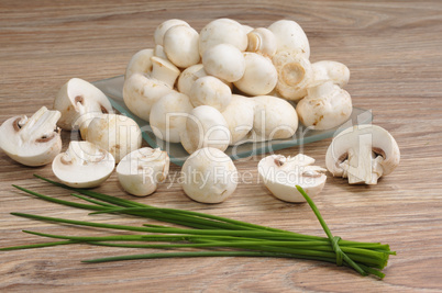 Frische rohe Champignons