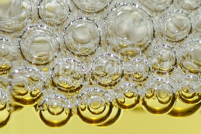 kristallene perlen von champagner makro