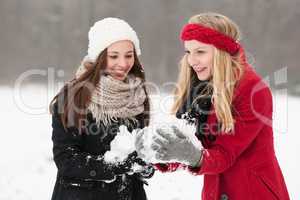 Frauen im Schnee