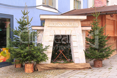 Berchtesgaden, Deutschland, Bayern 29.11.2015: Denkmal des das älteste aktive Salzbergwerk Deutschlands beim Adventsmarkt in Berchtesgaden