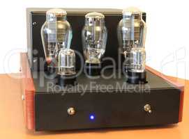 vacuum tube amplifier on 300B triodes