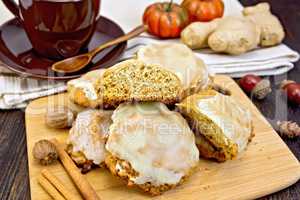 Cookies pumpkin with spices on board