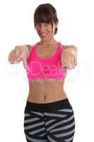 Fitness Frau beim Sport Workout Training zeigt mit der Hand Ich