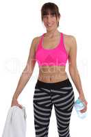 Fitness Frau mit Flasche Wasser Trinken und Handtuch Sport Worko