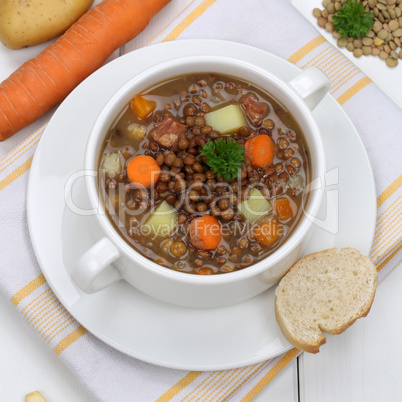 Linsensuppe mit Linsen und Gemüse gesunde Ernährung Suppe in S