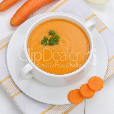 Karottensuppe Karotten Möhren gesunde Ernährung Suppe in Suppe