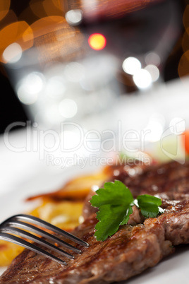 Steak mit unscharfen Hintergrund