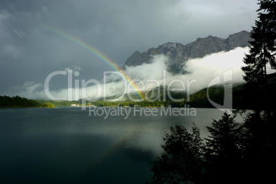 Regenbogen über dem Eibsee