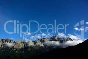 Zugspitze und Waxensteine im Wolkennebel