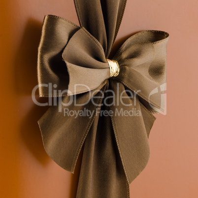 Brown bow