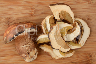 Fresh and dry porcini