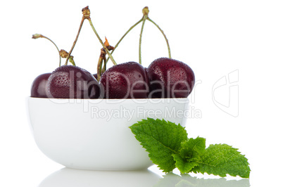 Cherries in bowl