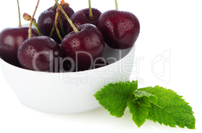 Cherries in bowl