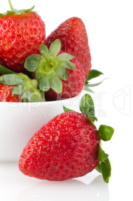 Fresh strawberries in bowl