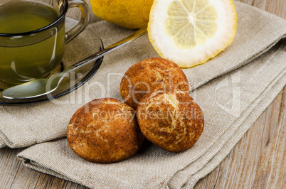 Lemon tea and cookies