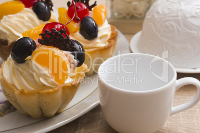 Cake in the form of baskets