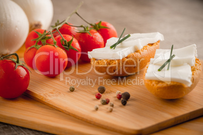 Bread with cottage