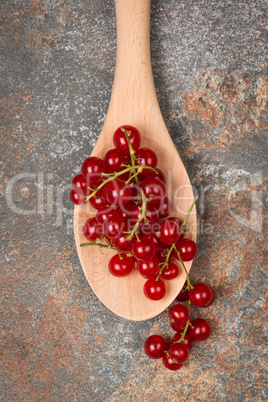 Currants in a wooden spoon