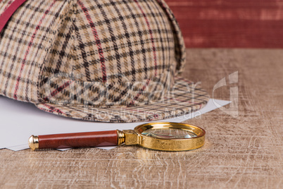 Sherlock Hat and magnifying glass