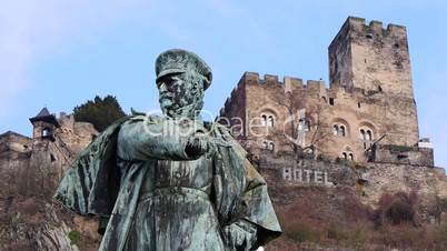 Bluecherdenkmal und Burg Gutenfels