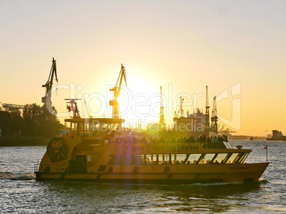 Hafenfähre im Hamburger Hafen