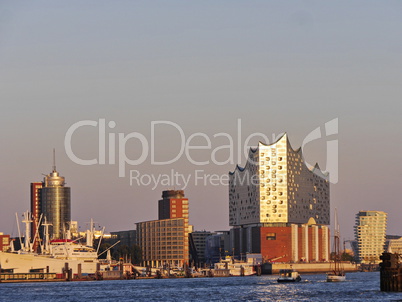 Cap San Diego mit Elbphilharmonie