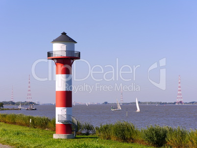 Leuchtturm an Elbe vor Lühesand