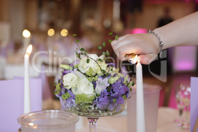 Kerzen und Tischschmuck