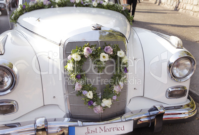 geschmücktes Hochzeitsauto