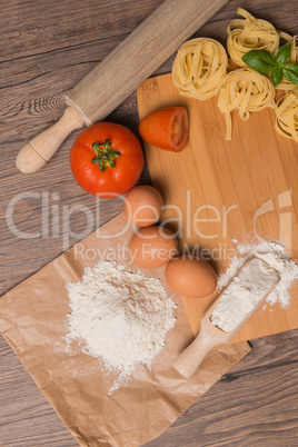 Raw pasta, tomato and eggs