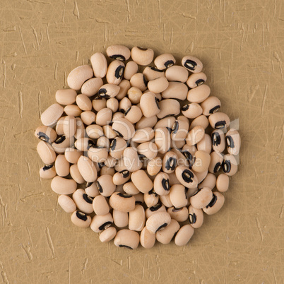 Circle of white beans