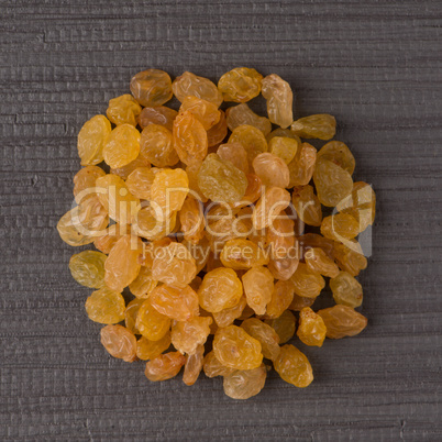 Circle of golden raisins