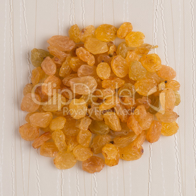 Circle of golden raisins