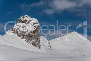 Markanter Felsen in den Alpen der Schweiz