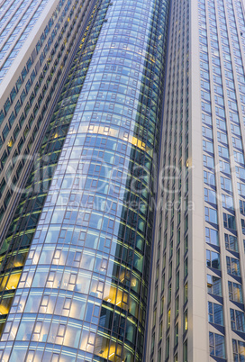 Fassade eines modernen Bürohochhauses in Frankfurt am Main, Deu