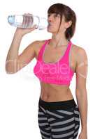 Fitness Frau beim Wasser Trinken aus Flasche Sport Workout Train