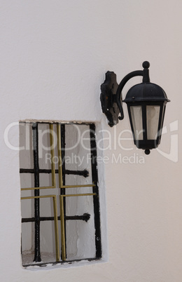 Fenster und Lampe