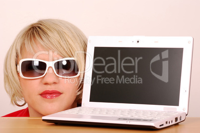 beautiful woman with sunglasses and laptop